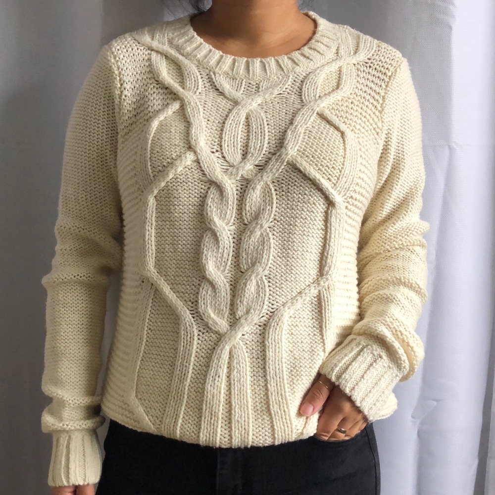 Abercrombie & Fitch White Sweater